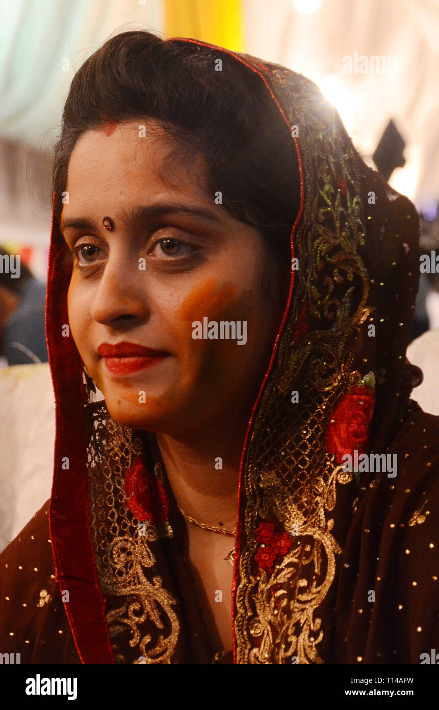 holi colours in lahore