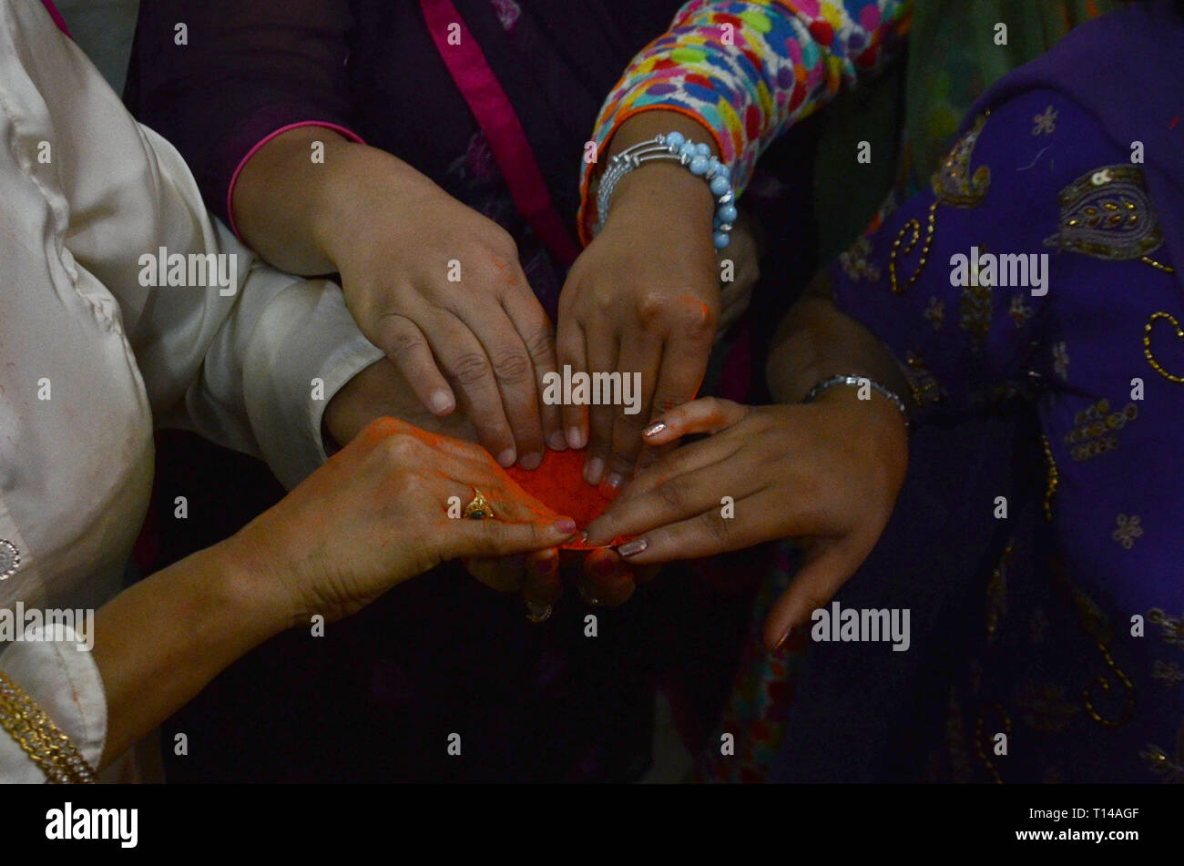 holi colours in lahore