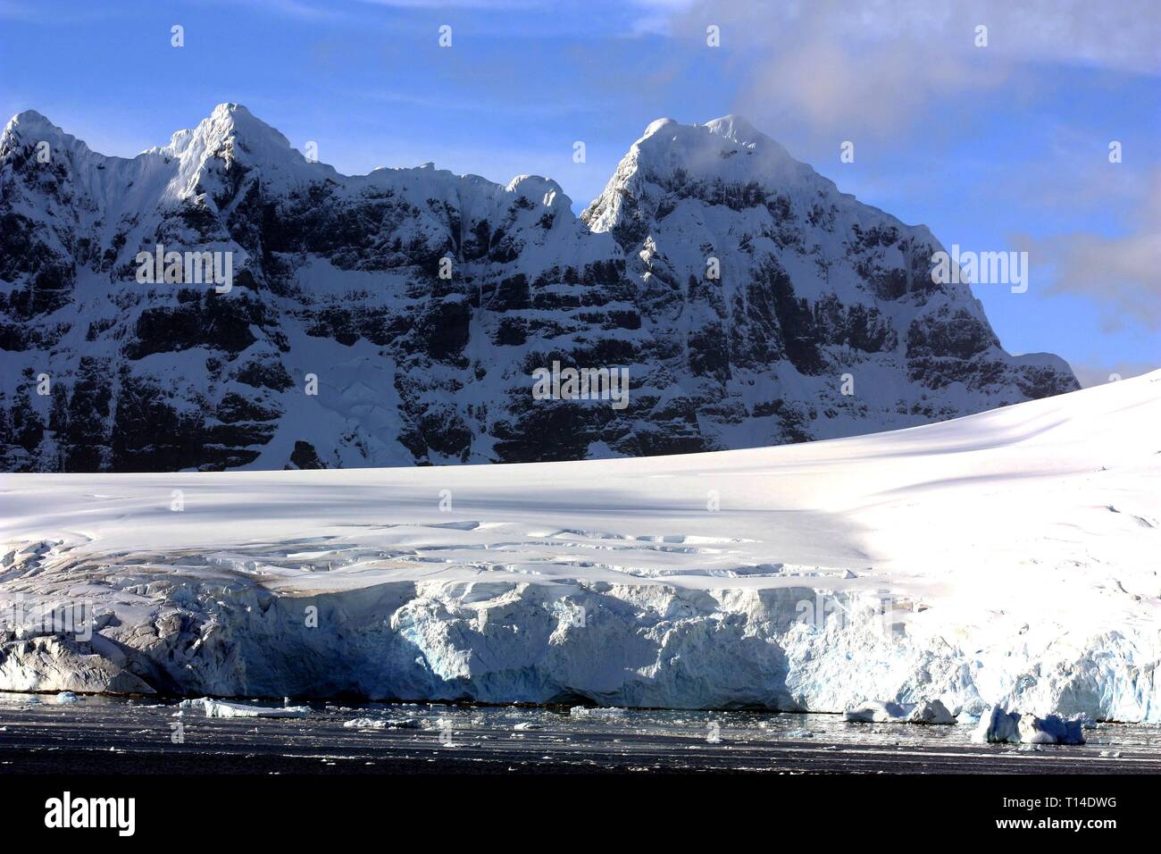 Antarctic peninsula ice sheet hi-res stock photography and images - Alamy