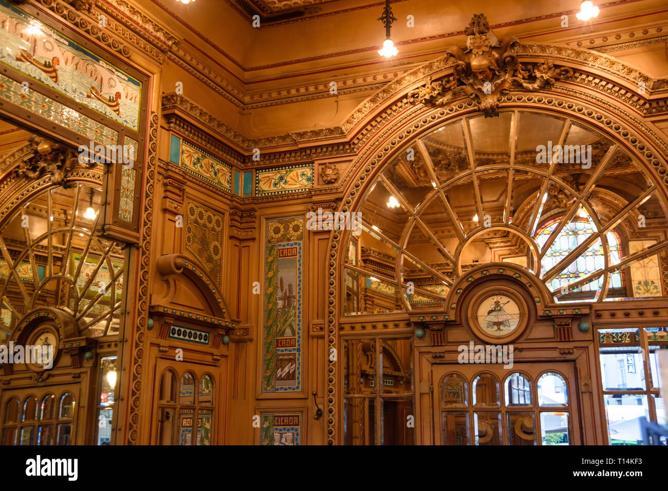 Nantes, Brasserie La Cigale (Architect Emile Libaudiere, 1895) Stock Photo