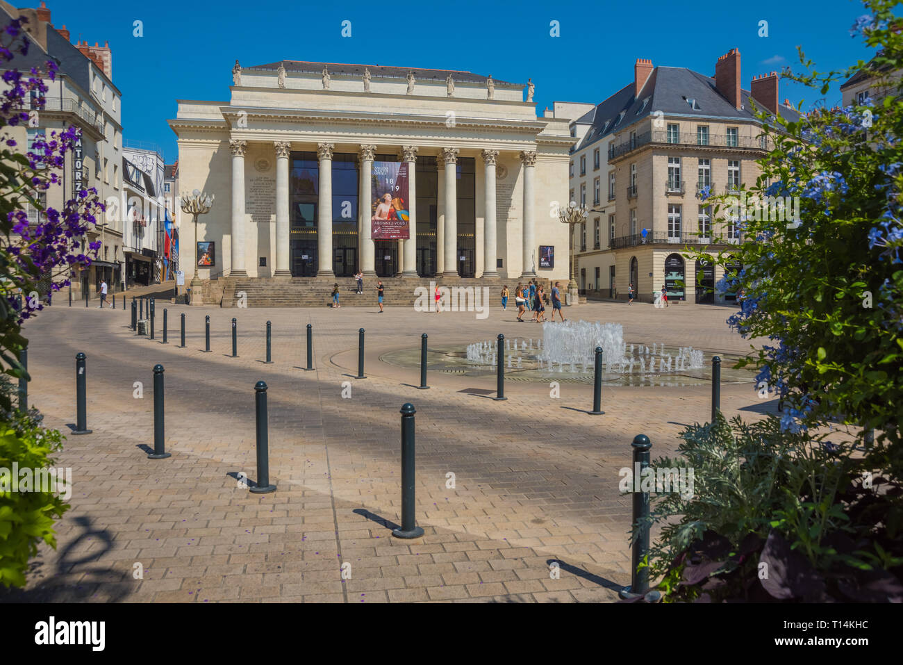 Das Théâtre Graslin ist ein Opernhaus in Nantes. Es wurde gegen Ende des 18. Jahrhunderts vom Architekten Mathurin Crucy im Stil des Klassizismus erba Stock Photo