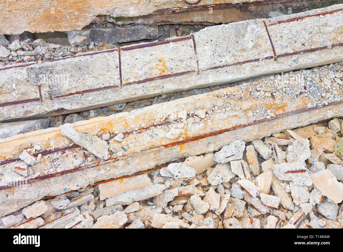 Structure pillar earthquake hires stock photography and images Alamy