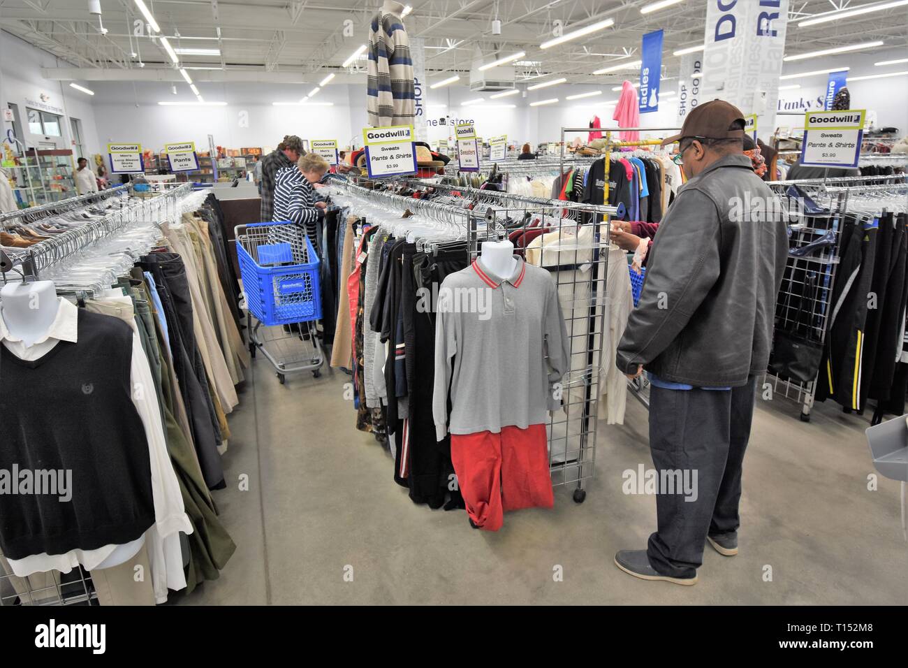 https://c8.alamy.com/comp/T152M8/used-clothing-for-sale-at-a-good-price-and-of-good-quality-for-family-T152M8.jpg