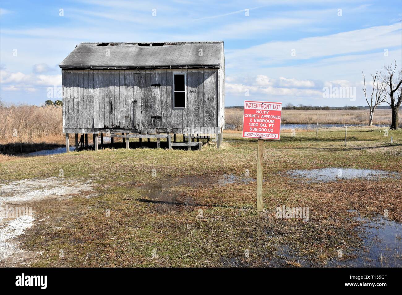 Shack for sale on waterfront in Maryland USA Stock Photo Alamy