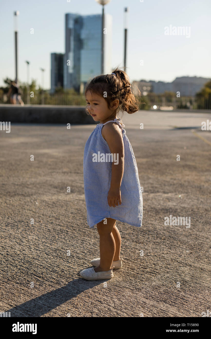 Girl standing outdoors hi-res stock photography and images - Alamy