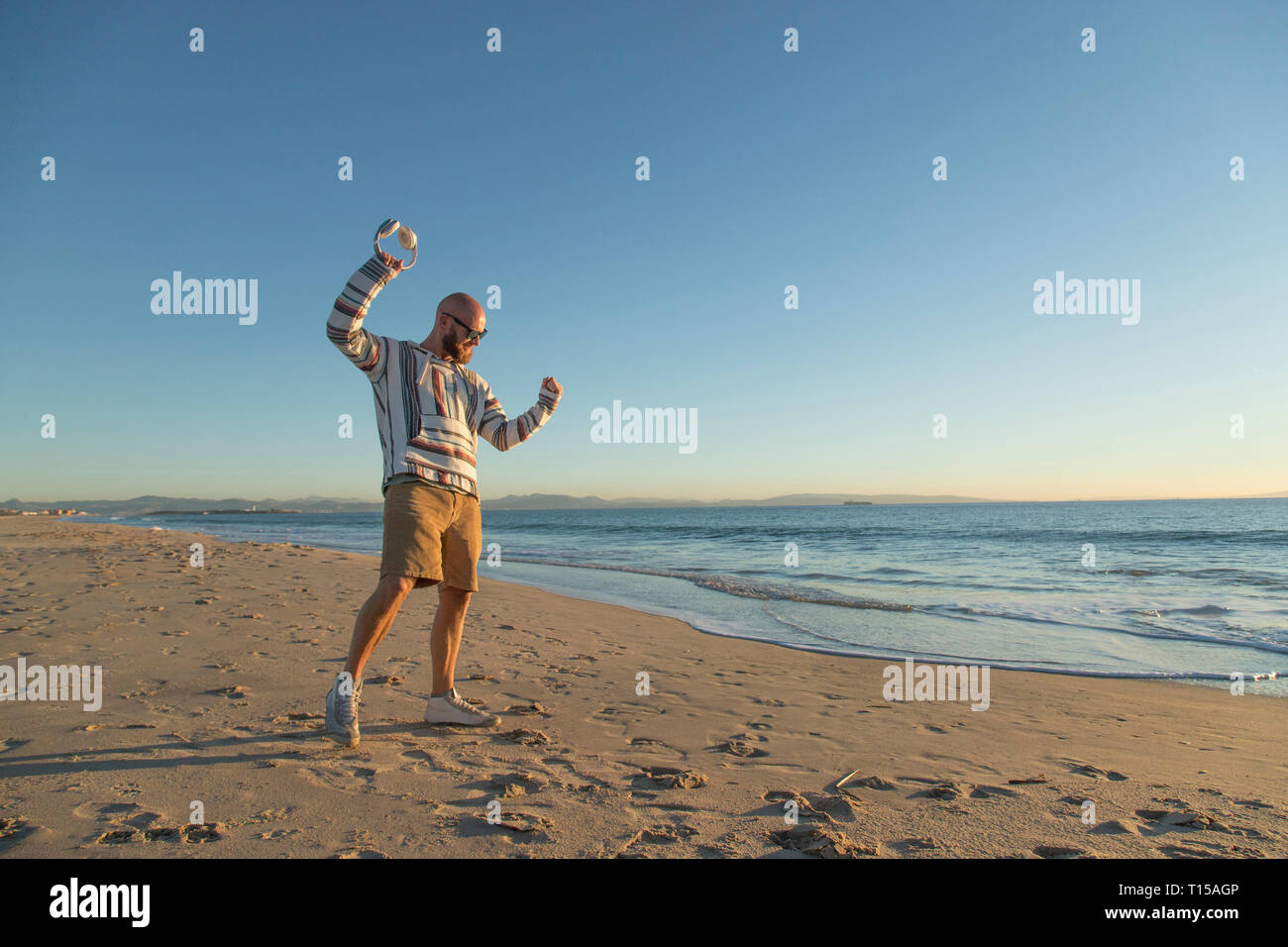 30,200+ Man Beach Sunglasses Stock Photos, Pictures & Royalty-Free