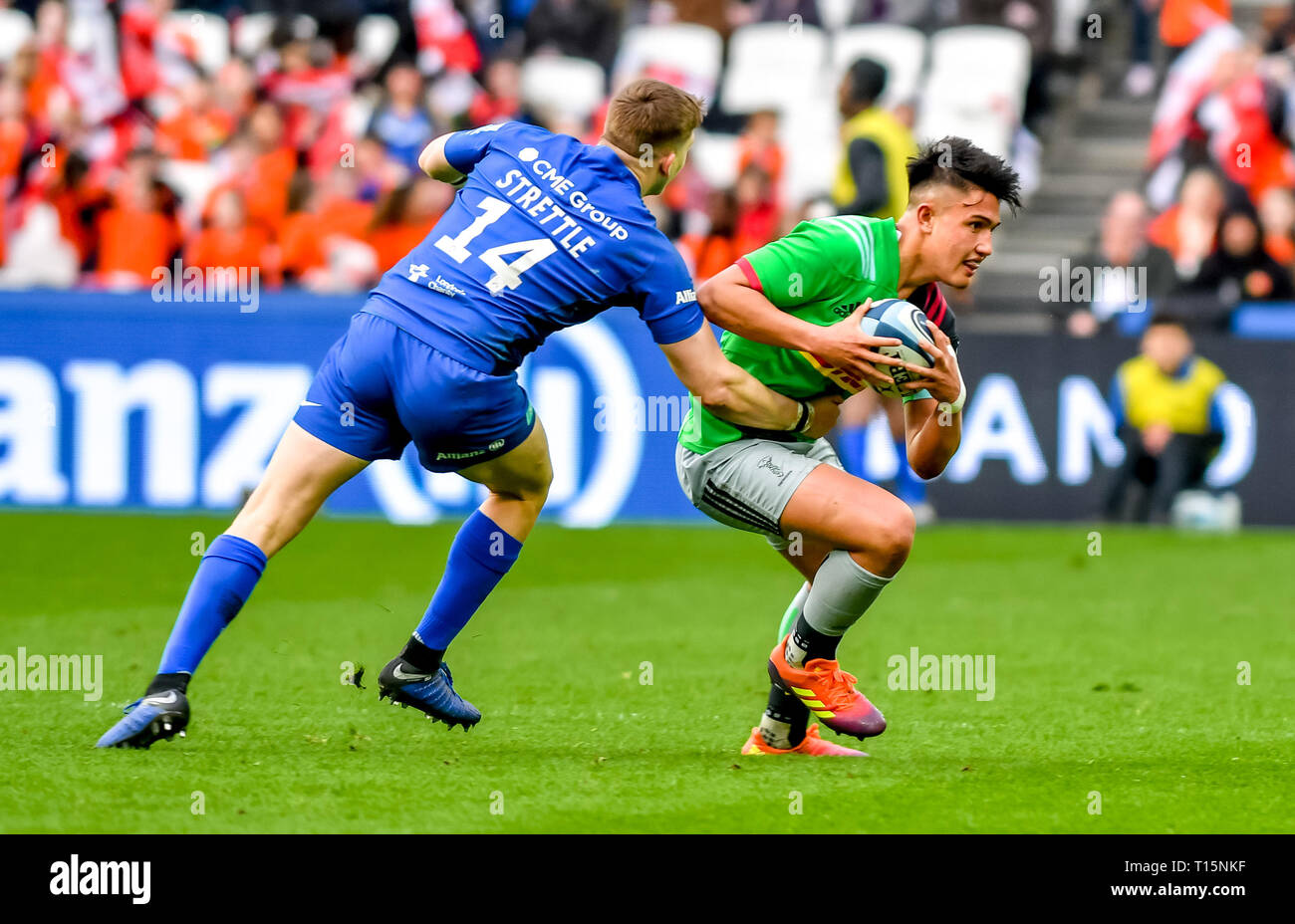 Harlequins Marcus Smith tries to evade Saracens David Strettle during the Aviva Premiership match between Saracens and Harlequins at the London Stadium, Queen Elizabeth Olympic Park , London, England on 23 March 2019. Photo by Phil Hutchinson. Editorial use only, license required for commercial use. No use in betting, games or a single club/league/player publications. Stock Photo