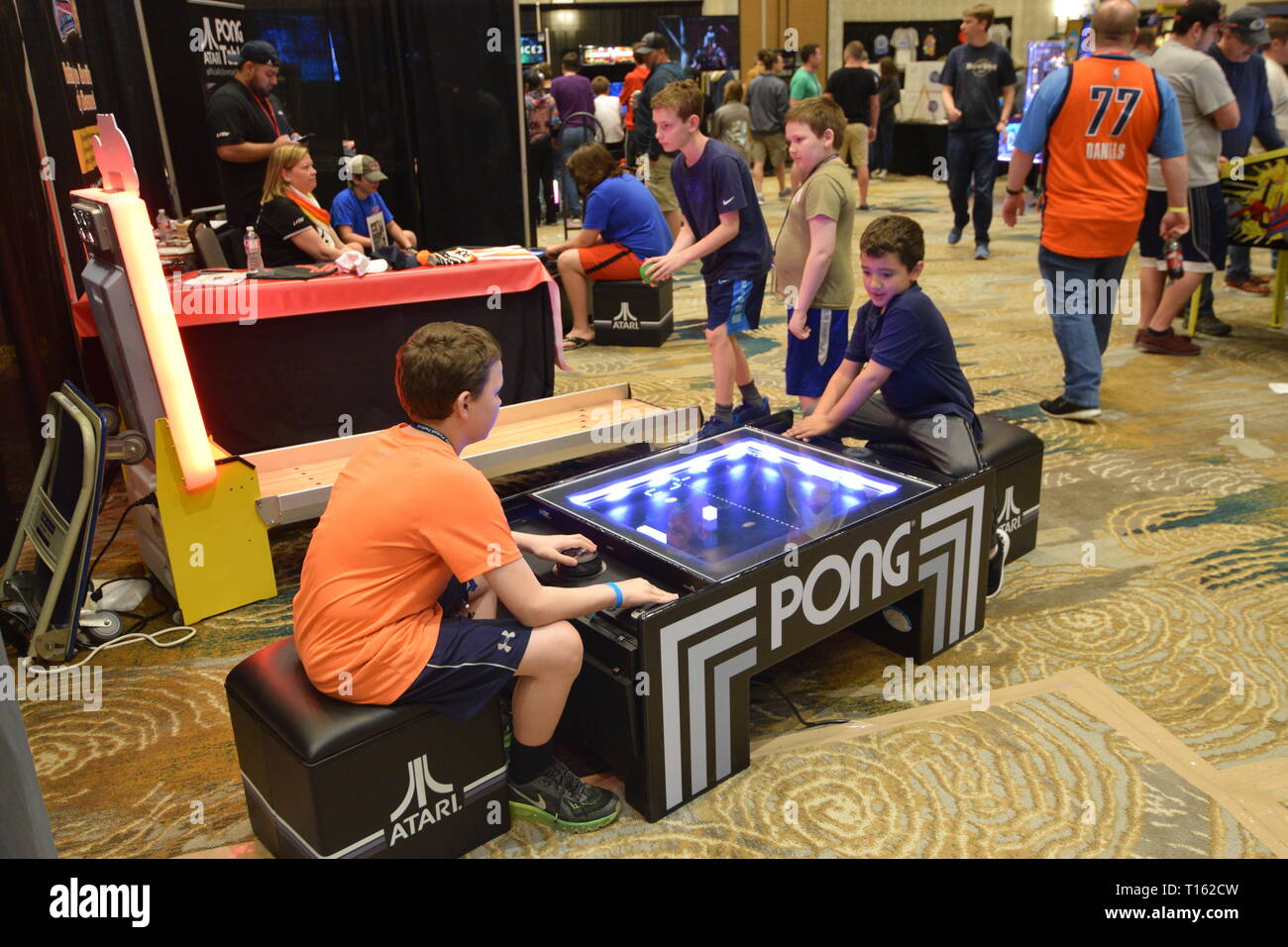 Frisco, USA. 23rd March, 2019.  Young video game enthusiasts playing a vintage pong game at the Texas Pinball Festival at the Embassy Suites Dallas – Frisco Hotel and Convention Center. Credit: Mariana Fernandez/Alamy Live News Stock Photo