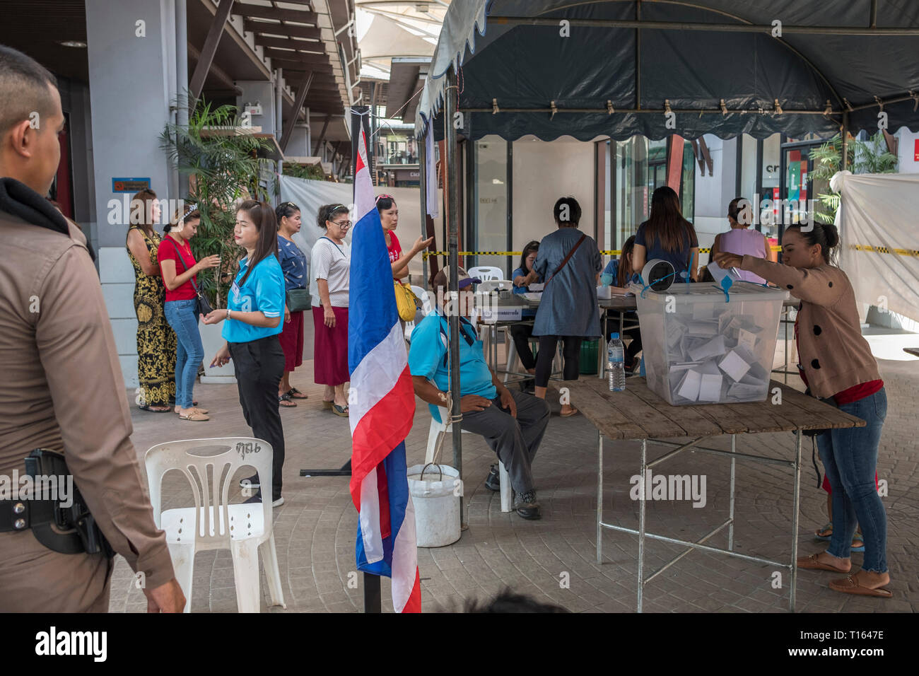 Chalong, Thailand. 24th Mar 2019. Thai people vote at an area during Thailand General Election 2019 in Chalong, Phuket, Thailand. Credit: Lou Linwei/Alamy Live News Stock Photo