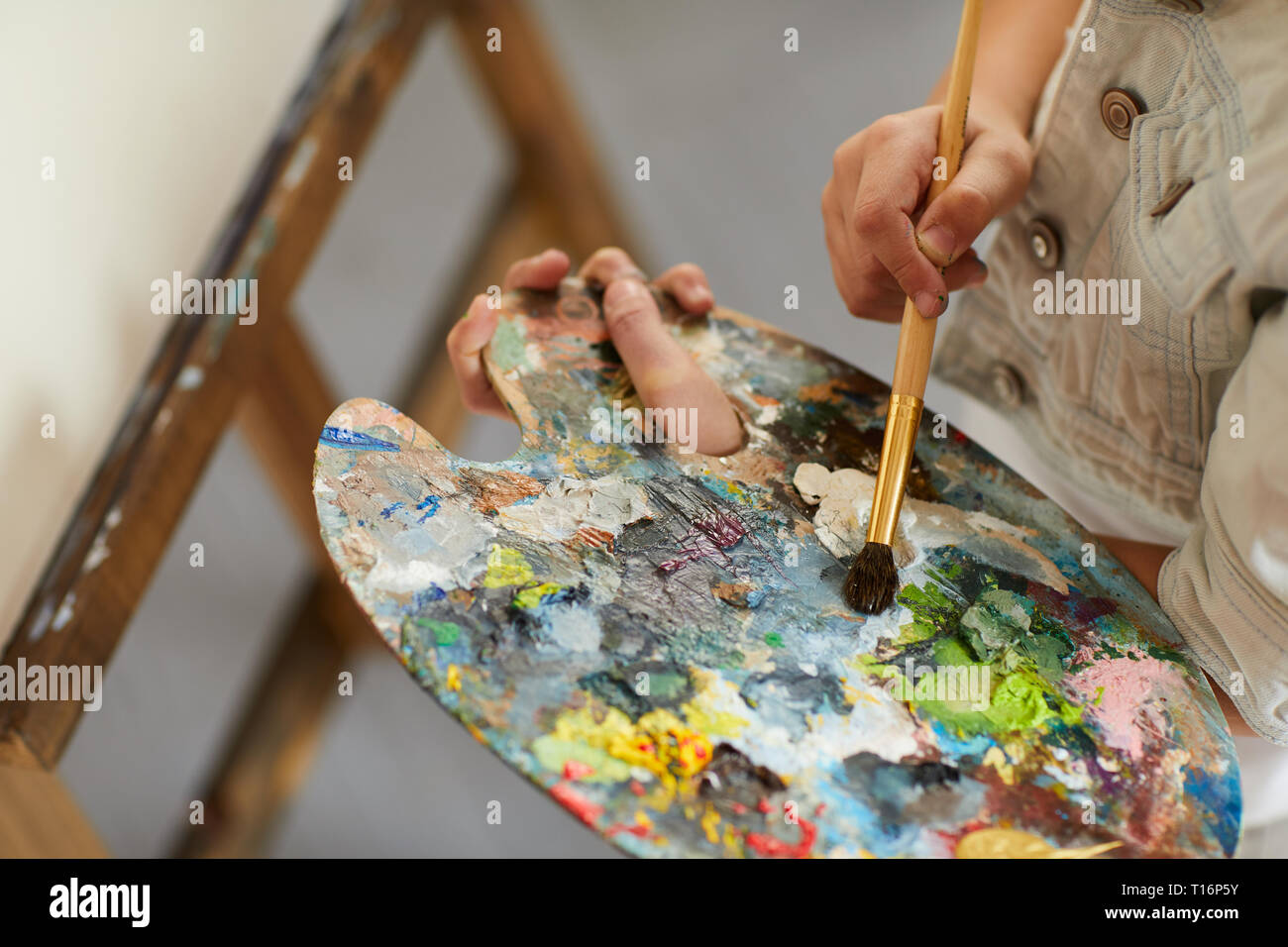 Little Girl Holding Palette Stock Photo - Alamy