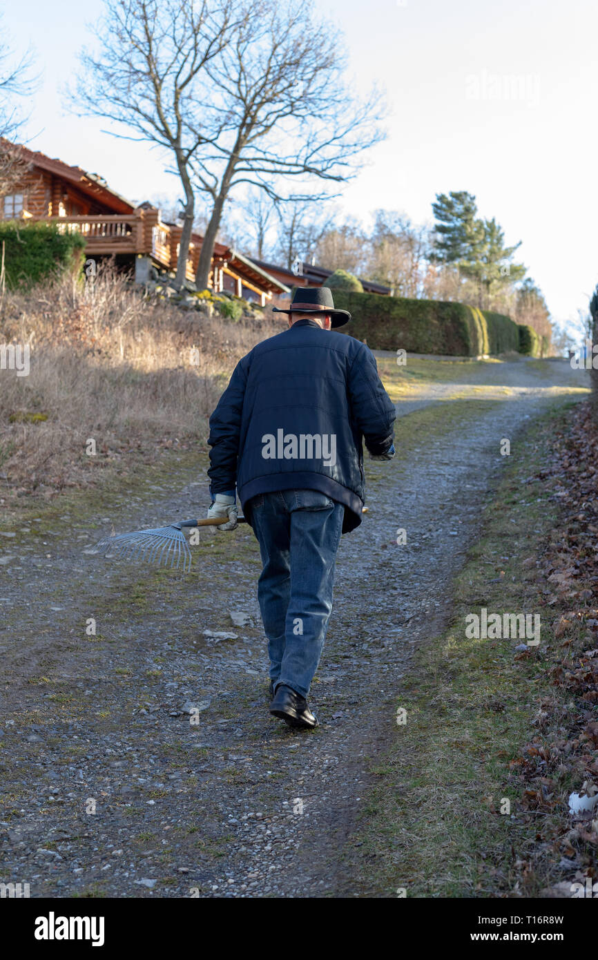 Old man gardening hi-res stock photography and images - Alamy