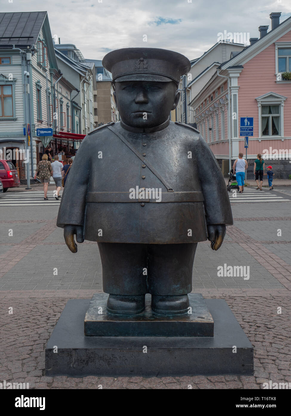 Toripolliisi Statue Oulu Finland Hi res Stock Photography And Images toripolliisi-statue-oulu-finland-hi-res-stock-photography-and-images