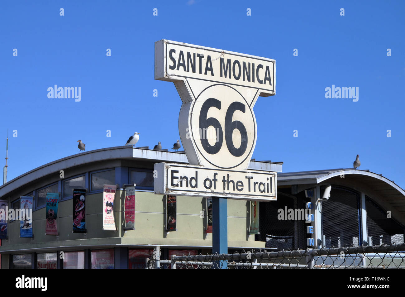 End freeway sign hi-res stock photography and images - Alamy