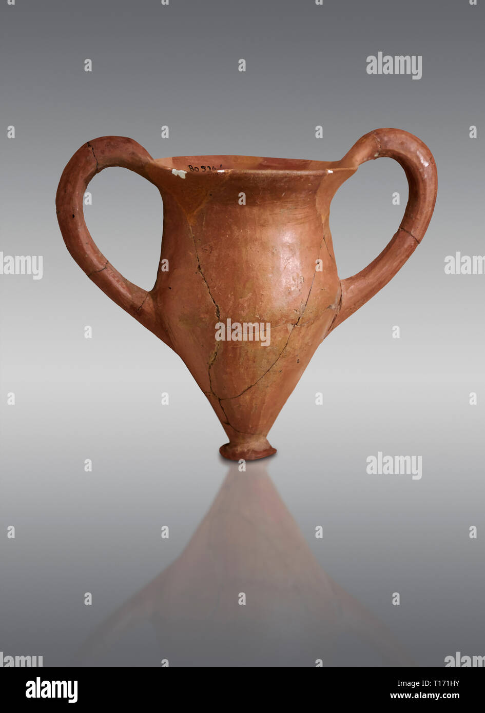 Hittite terra cotta two handled drinking vessel. Hittite Period, 1600 - 1200 BC.  Hattusa Boğazkale. Çorum Archaeological Museum, Corum, Turkey Stock Photo