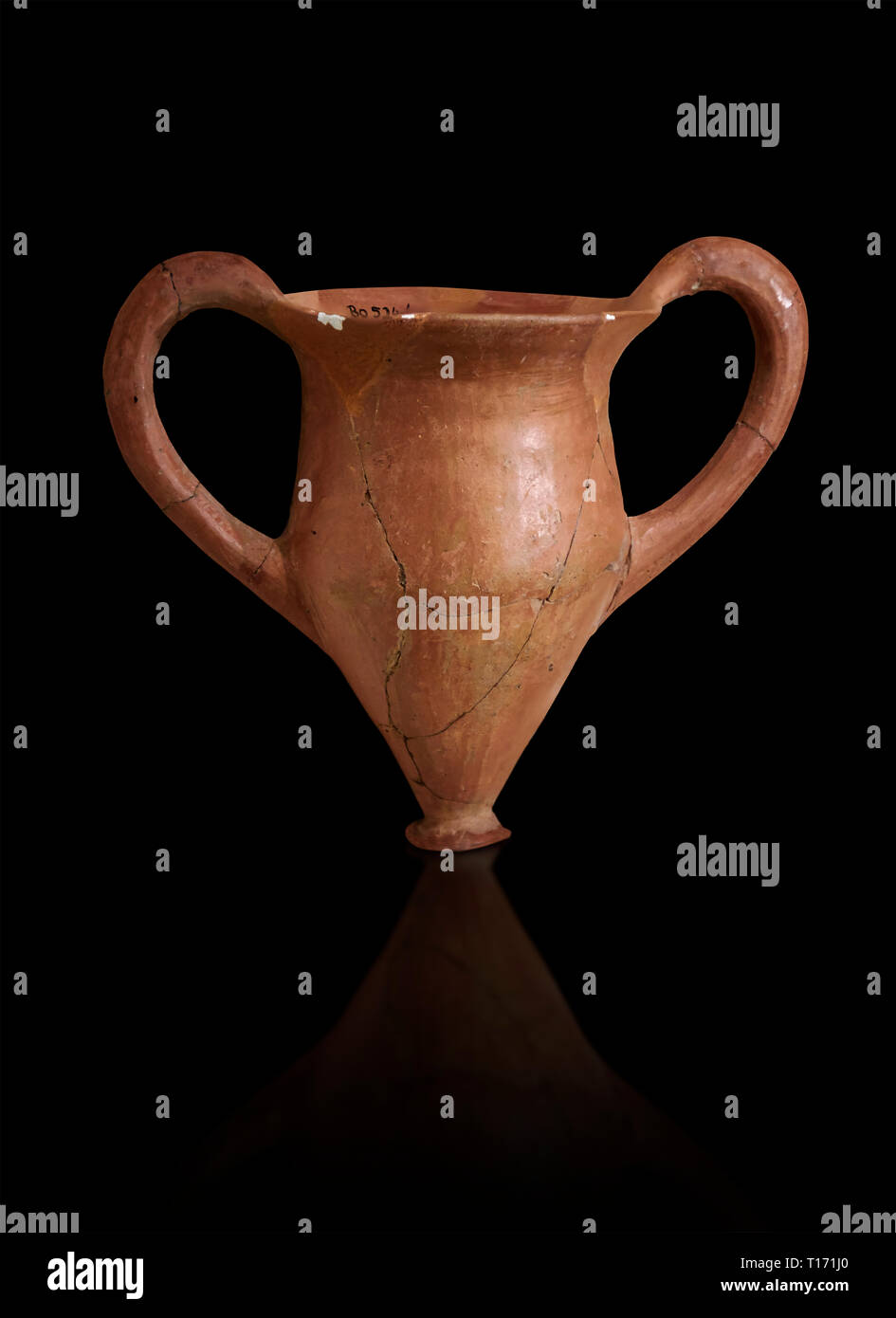 Hittite terra cotta two handled drinking vessel. Hittite Period, 1600 - 1200 BC.  Hattusa Boğazkale. Çorum Archaeological Museum, Corum, Turkey. Again Stock Photo