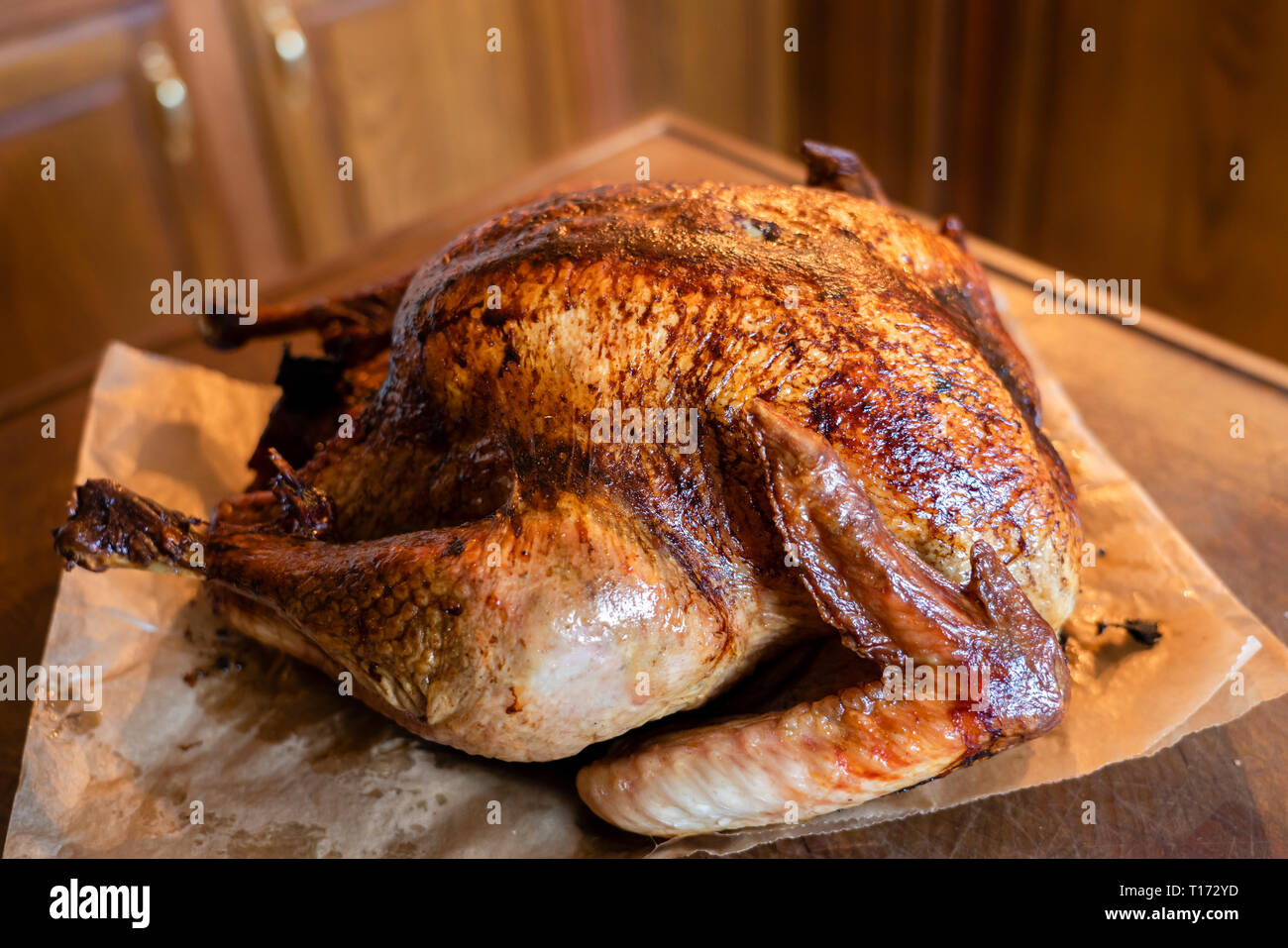 https://c8.alamy.com/comp/T172YD/traditional-baked-turkey-T172YD.jpg