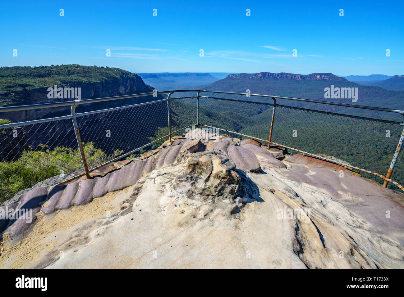 hiking to elysian rock lookout, prince henry cliff walk, blue mountains national park, australia Stock Photo