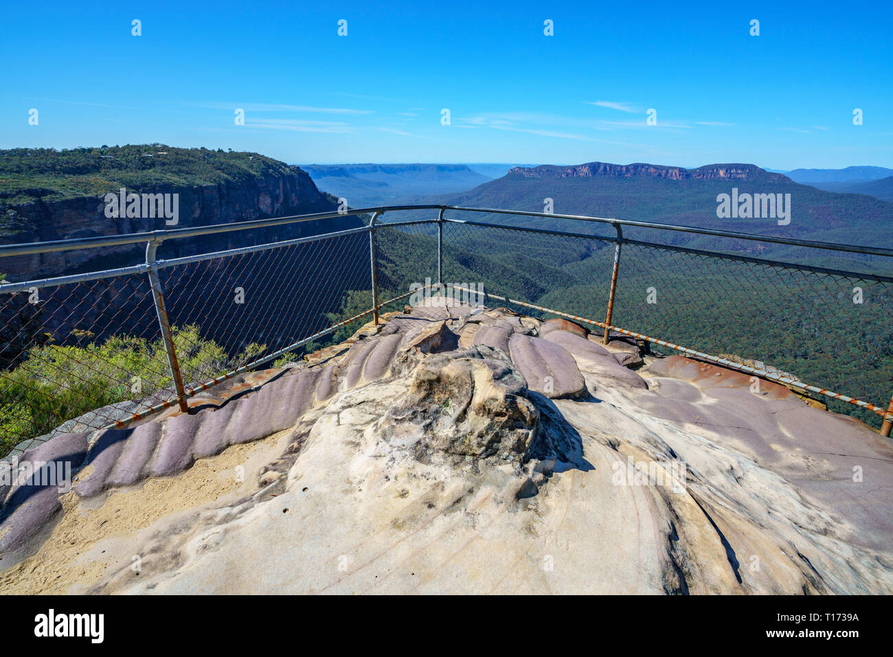 hiking to elysian rock lookout, prince henry cliff walk, blue mountains national park, australia Stock Photo