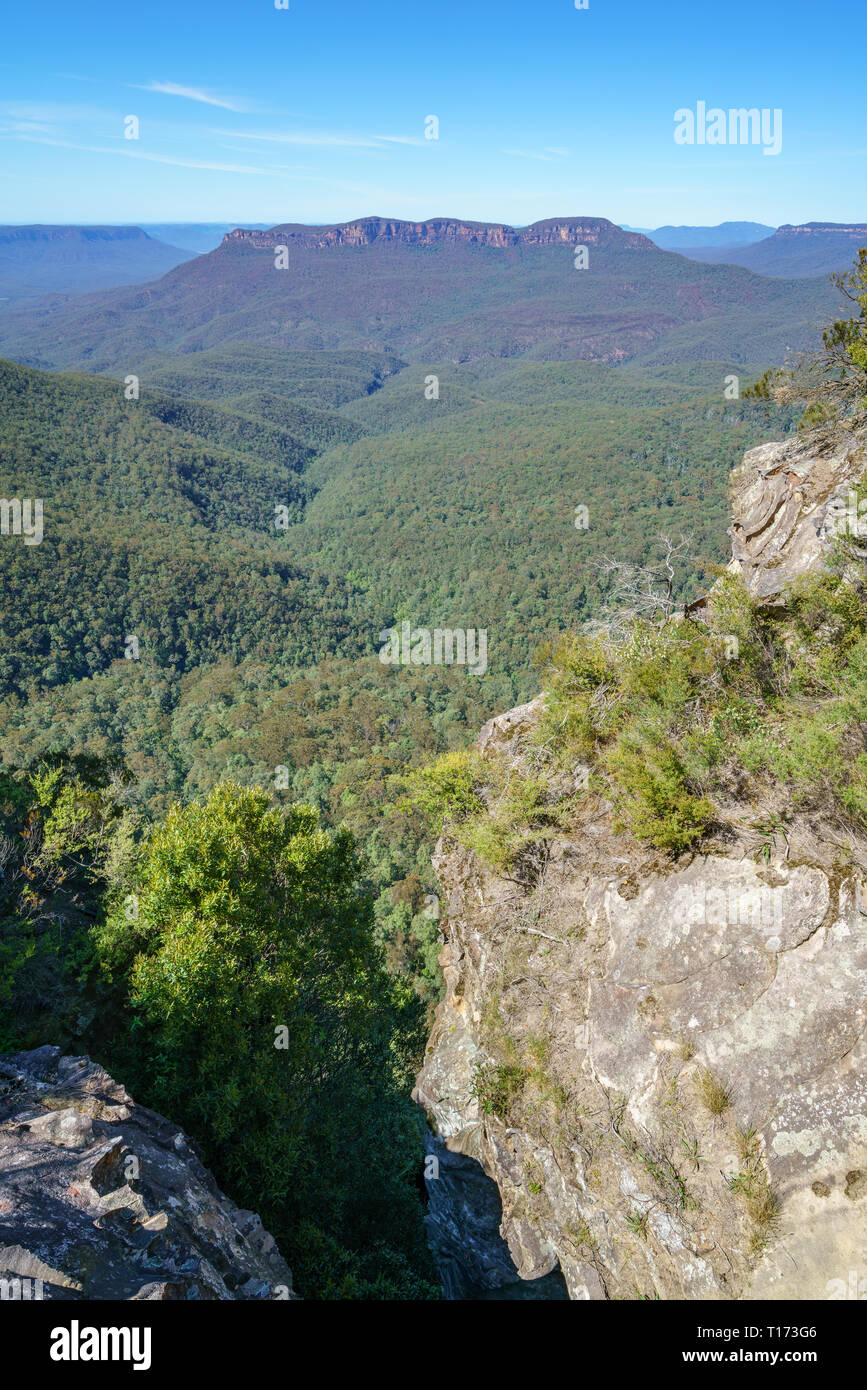 hiking to elysian rock lookout, prince henry cliff walk, blue mountains national park, australia Stock Photo