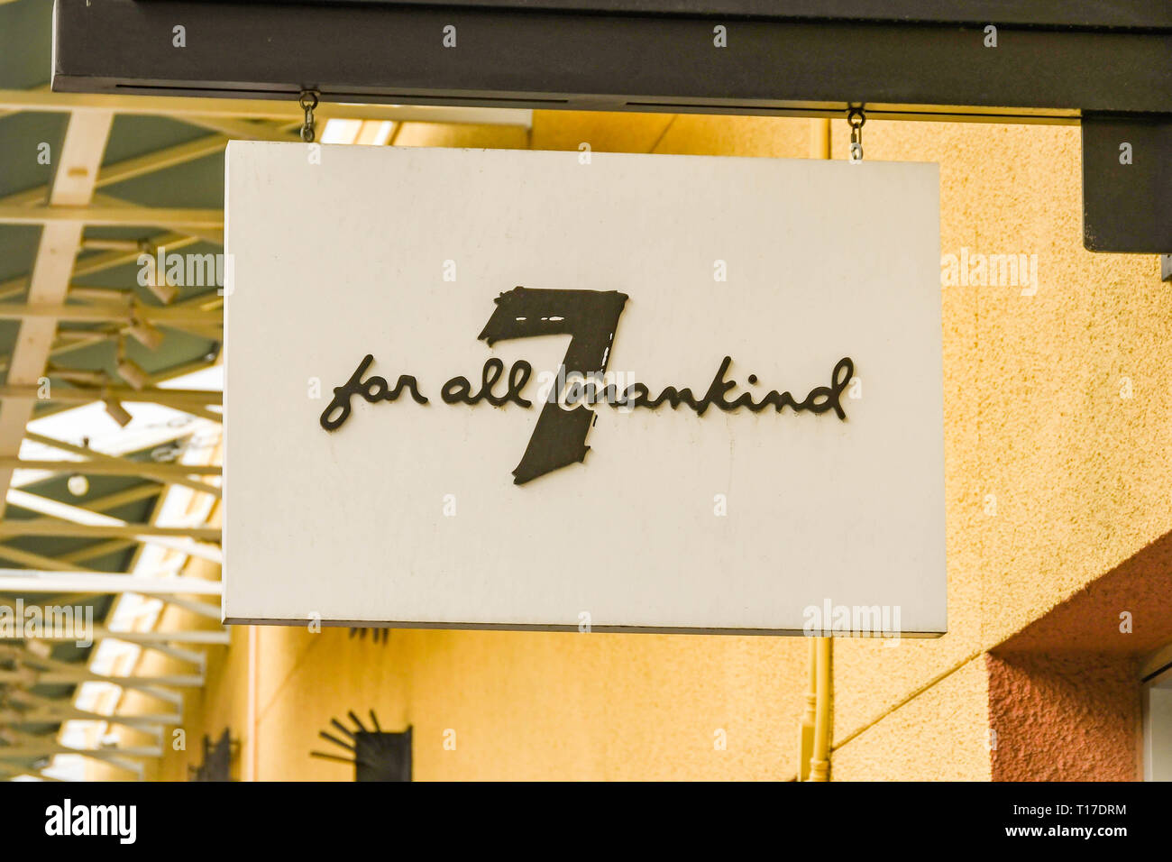seven for all mankind outlet
