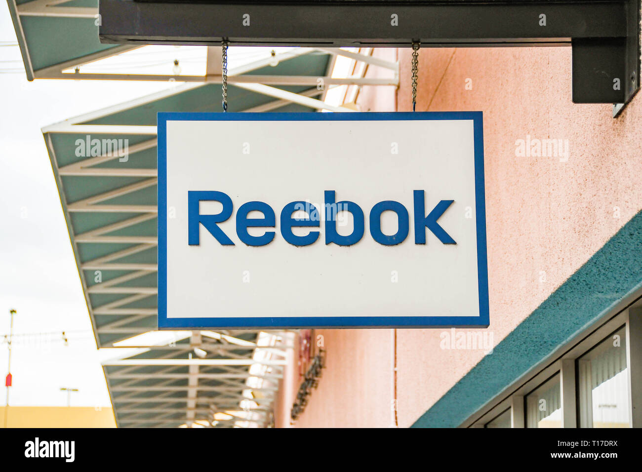 Reebok logo hi-res stock photography and images - Alamy