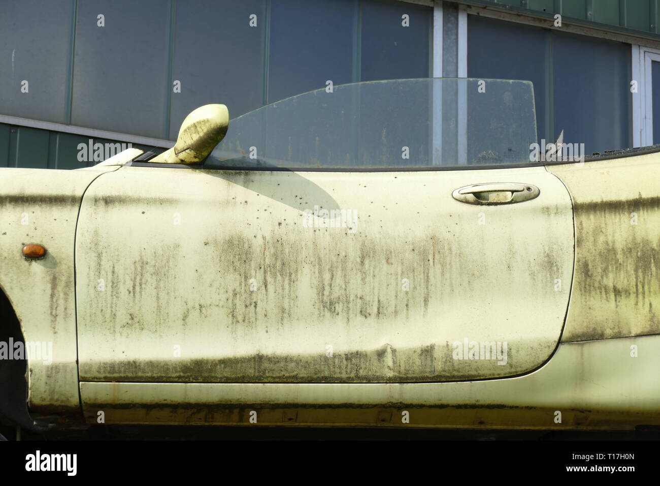 Junkyard car hi-res stock photography and images - Alamy
