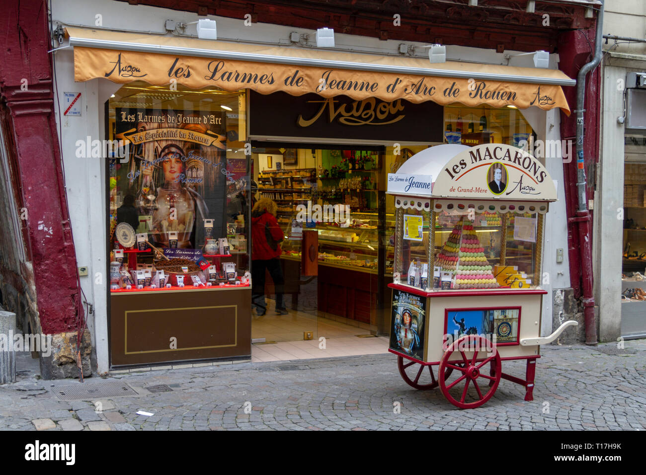 The Auzou Chocolat Macaron/ Larmes de Jeanne d'Arc shop in Rouen, Seine-Maritime, France. Stock Photo