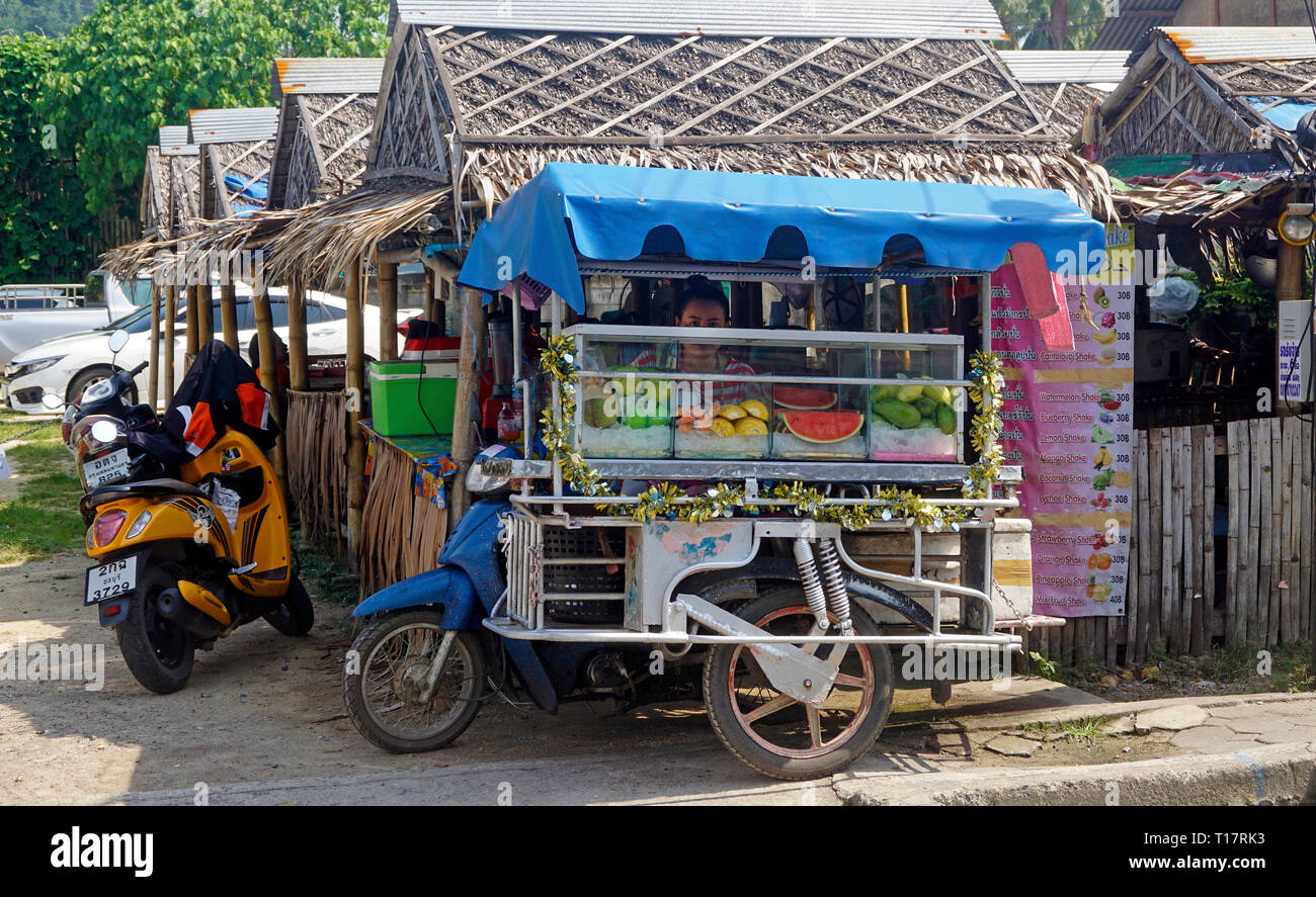 Motorbike with sidecar used as mobile food outlet, Lamai center, Koh Samui, Surat Thani, Gulf of Thailand, Thailand Stock Photo
