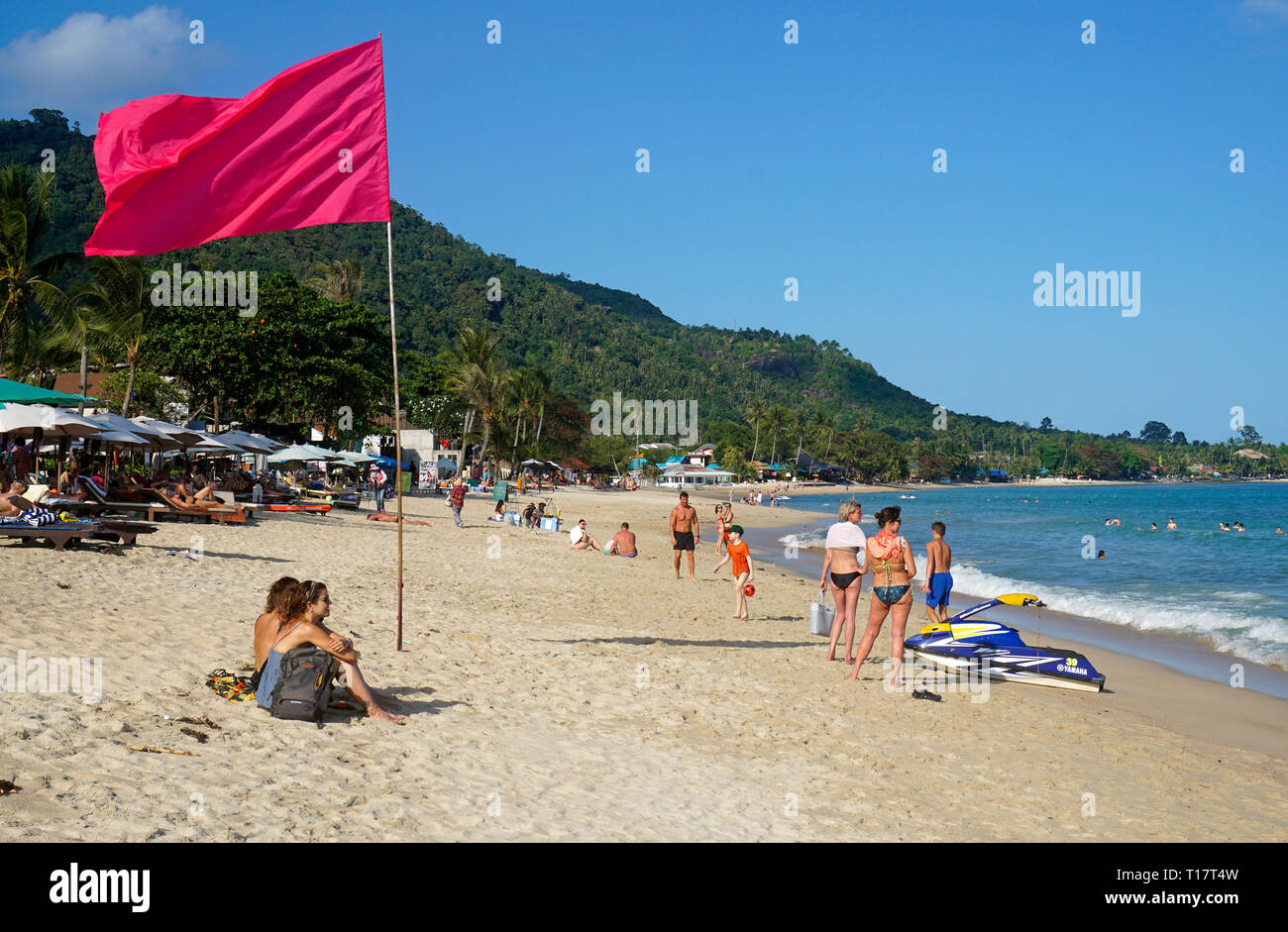 Red flag at Lamai Beach, warning of perilous swimming conditions, Koh Samui, Gulf of Thailand, Thailand Stock Photo