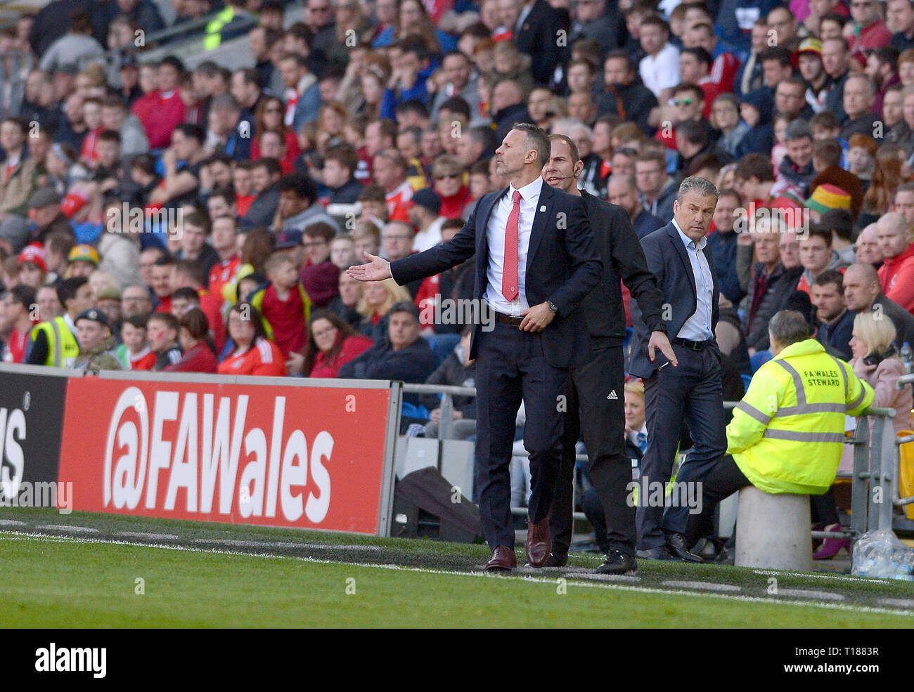 Cardiff, Wales, UK. 24th Mar 2019. Football, UEFA European Qualifiers Group E, Wales v Slovakia, 24/03/19, Cardiff City Stadium, K.O 2PM  Wales manager Ryan Giggs shouts orders out from the touchline  Andrew Dowling Credit: Andrew Dowling/Influential Photography/Alamy Live News Stock Photo
