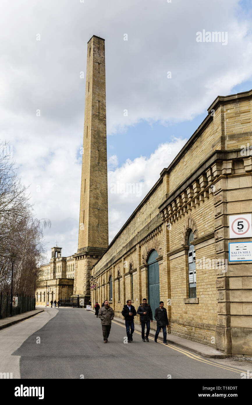 Salts Mill (sometimes spelled Salt's Mill) is a former textile mill, now an art gallery, shopping centre, and restaurant complex in Saltaire, Bradford Stock Photo