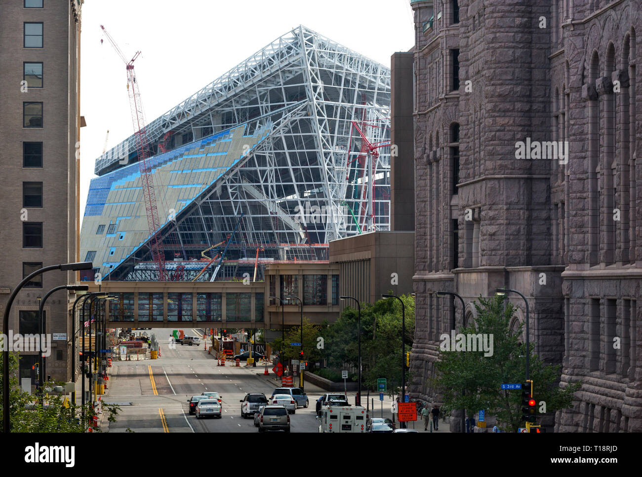 Looking east down 4th Street South at the building construction of U.S. Bank Stadium, future home of the NFL football team the Minnesota Vikings in Mi Stock Photo