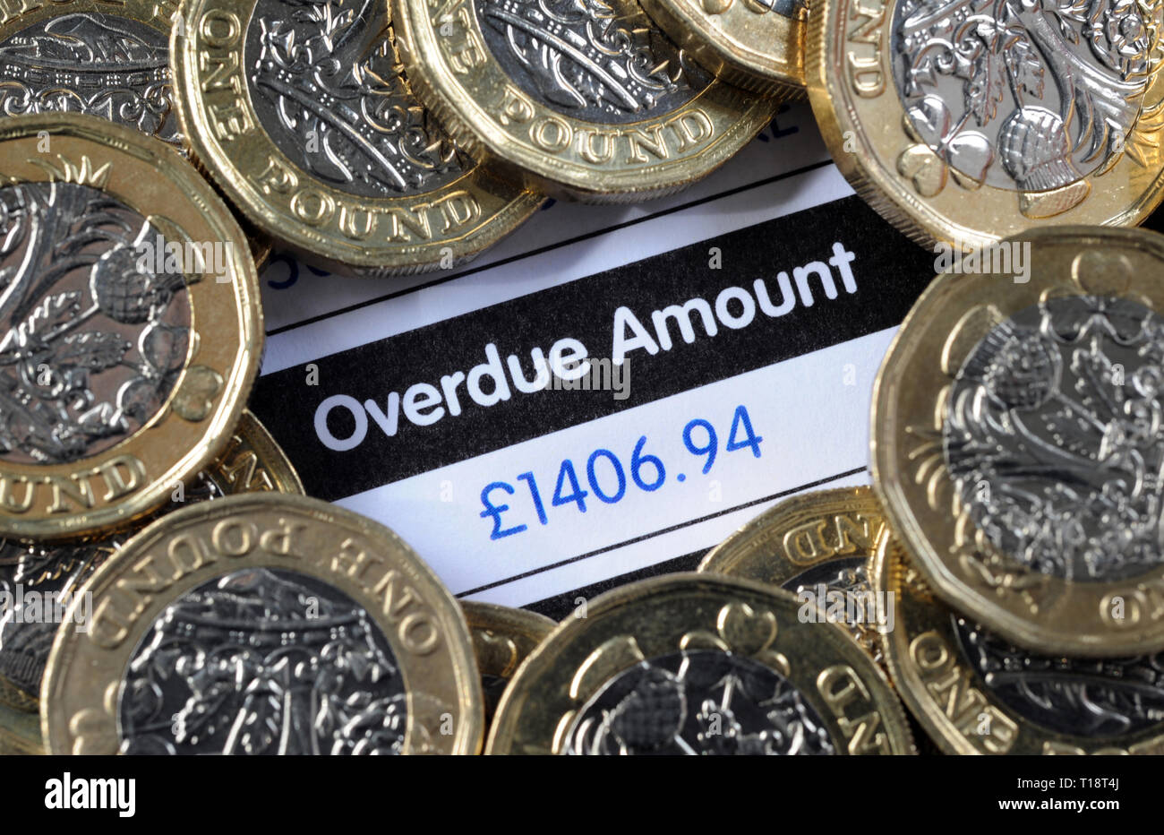 OVERDUE AMOUNT DEMAND LETTER WITH ONE POUND COINS RE LOANS DEBT BANK PAYMENTS BUDGETS BILL HOME OWNERS BILLS ETC UK Stock Photo