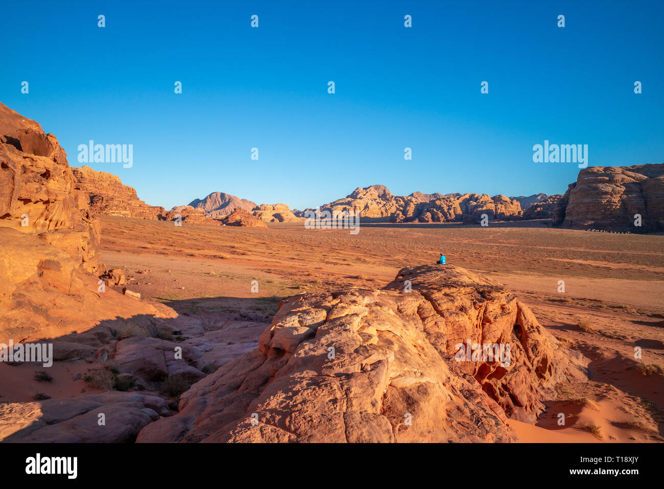 Wadi Rum desert, or Valley of the Moon, in Jordan Stock Photo