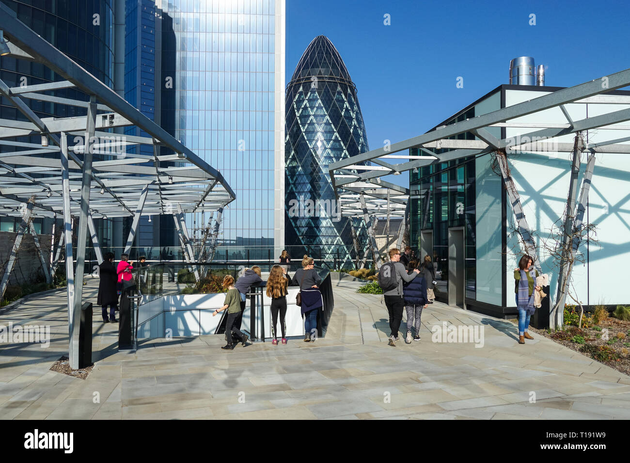 People enjoy sunny day on roof garden on top of Fen Court at 120 Fenchurch Street, London England United Kingdom UK Stock Photo