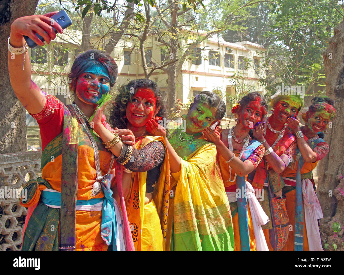 holi utsav at bharati university