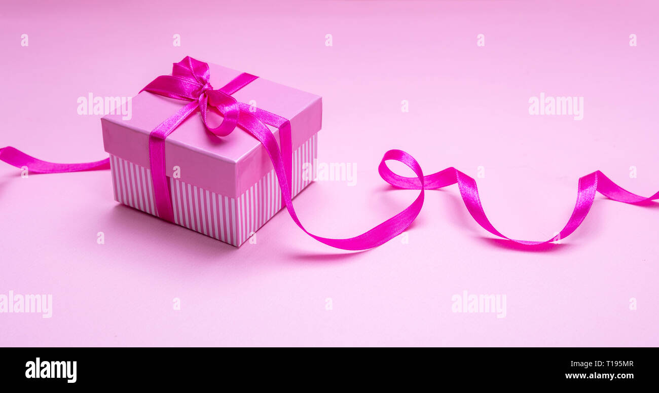 Pink ribbon bow hi-res stock photography and images - Alamy