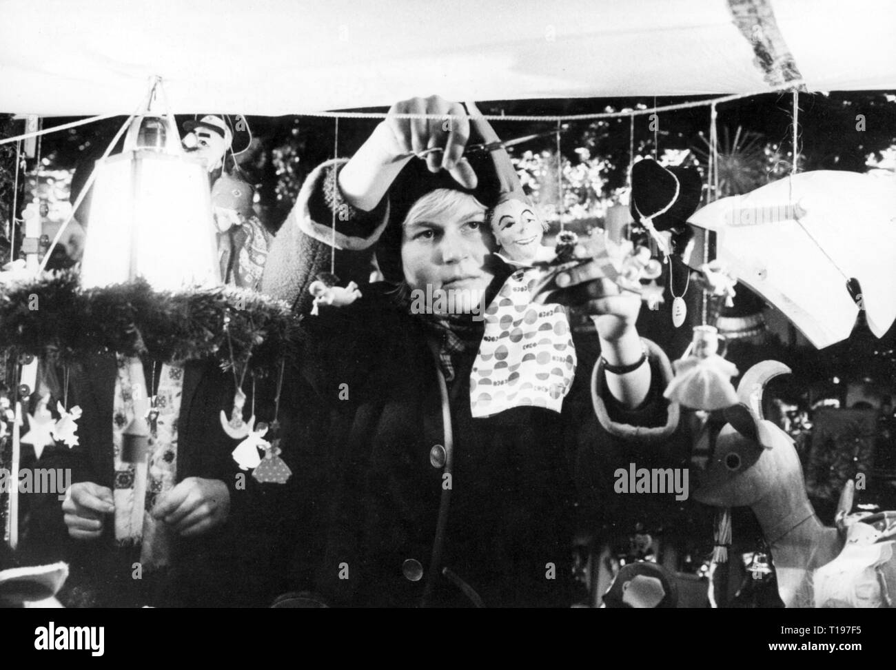 Christmas, Christmas markets, Nuremberg Christmas market, booth with Christmas decoration, December 1963, Additional-Rights-Clearance-Info-Not-Available Stock Photo