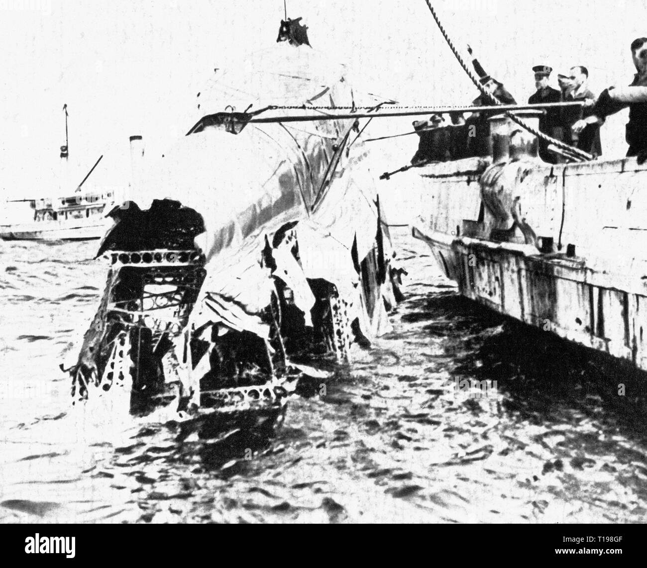 transport / transportation, aviation, airship, USS Akron of the US Navy, disaster in the Atlantic Ocean before New Jersey, 4.4.1933, Additional-Rights-Clearance-Info-Not-Available Stock Photo