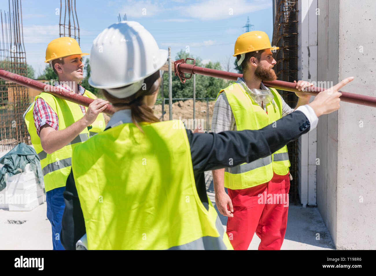 Man woman construction workers hi-res stock photography and images - Alamy