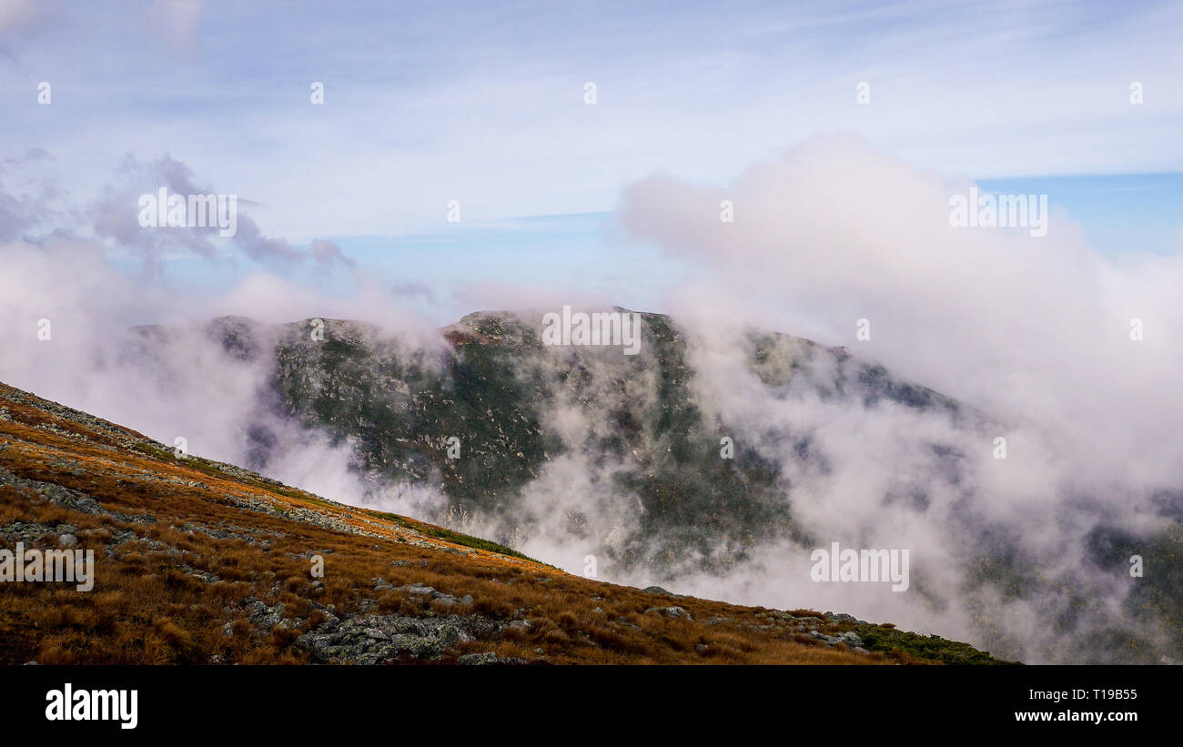 Mount Washington in clouds Stock Photo - Alamy