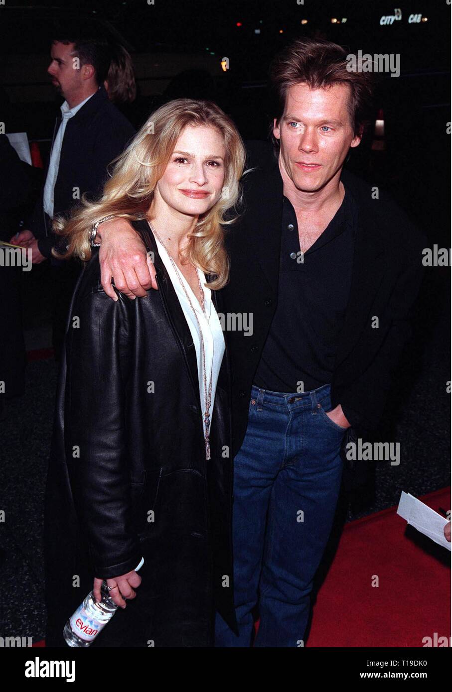 LOS ANGELES, CA - March 6, 1998: Actor KEVIN BACON & actress wife KYRA SEDGEWICK at the Hollywood premiere of his new movie, 'Wild Things,' in which he stars with Neve Campbell and Matt Dillon. Stock Photo