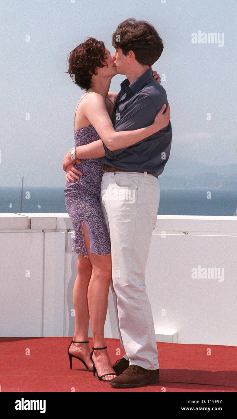 CANNES, FRANCE - May 16, 1998: Actor HUGH GRANT & actress JEANNE ...