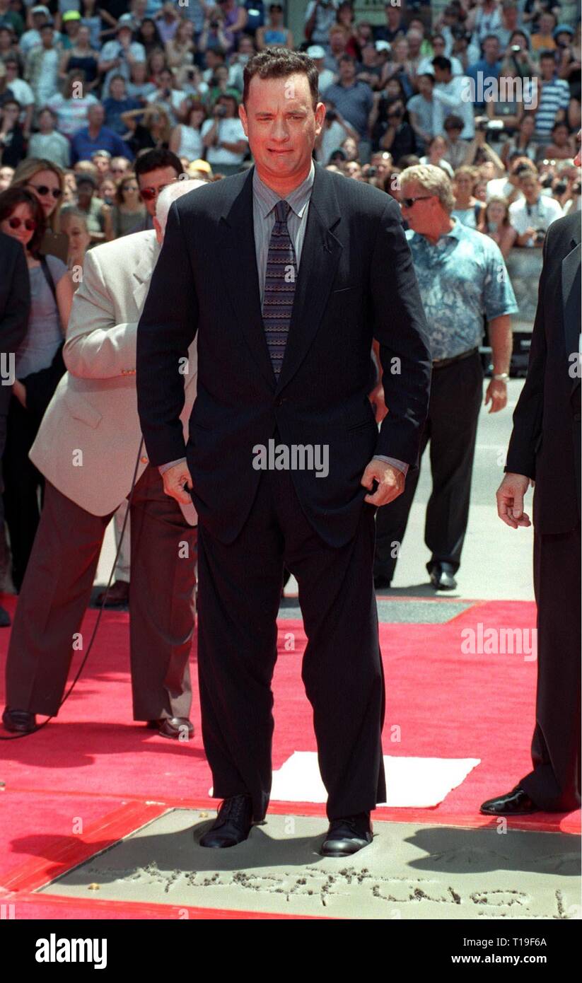 Tom Hanks arriving at the Polar Express Premiere at The Grauman Chinese  Theatre in Los Angeles. 11/07/2004. 08HanksTom086 Red Carpet Event,  Vertical, USA, Film Industry, Celebrities, Photography, Bestof, Arts  Culture and Entertainment