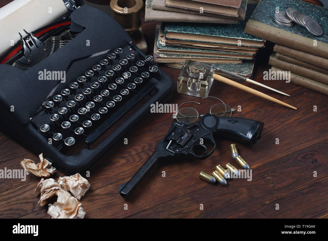 Crime story handgun on top hi-res stock photography and images - Alamy