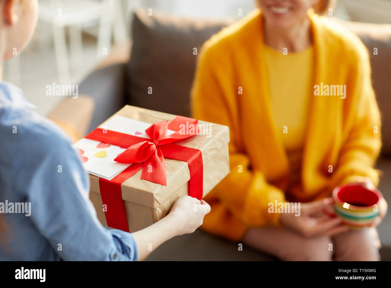 Kid Presenting To Be Adult Hi res Stock Photography And Images Alamy kid-presenting-to-be-adult-hi-res-stock-photography-and-images-alamy