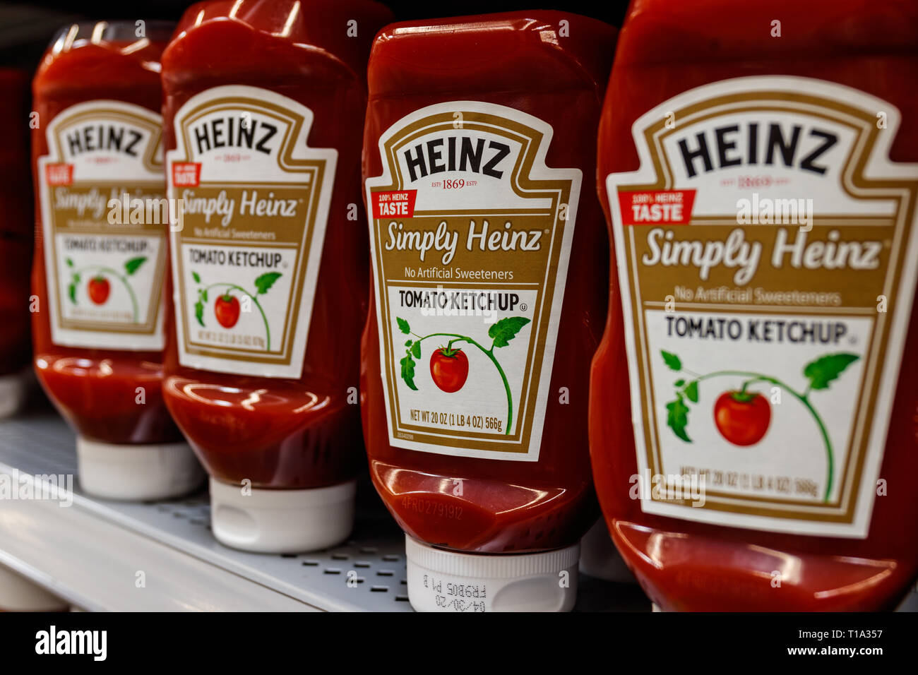 Indianapolis - Circa March 2019: Kraft Heinz branded ketchup. Kraft Heinz  is the fifth largest food company in the world I Stock Photo - Alamy