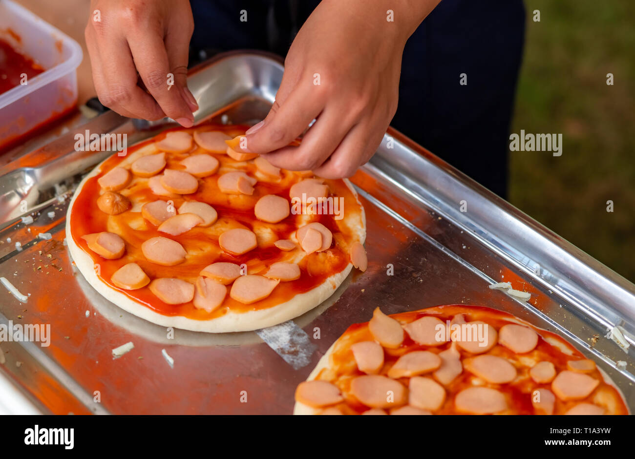 Pizza crust hires stock photography and images Alamy