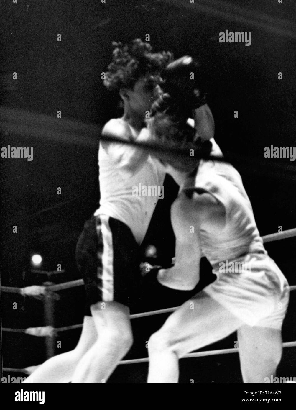 sports, boxing, contest Denmark against Netherlands, boxing match Alf Berthelsen (Denmark) against Herman Looman (Netherlands), Copenhagen, 1946, Additional-Rights-Clearance-Info-Not-Available Stock Photo