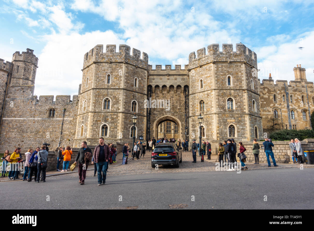Henry VIII Gateway entrance into Windsor Castle Stock Photo Alamy
